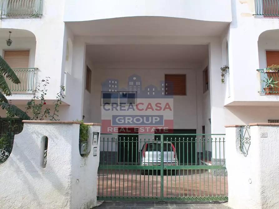 Immagine 5 di Appartamento in vendita  in via Teocle a Giardini-Naxos