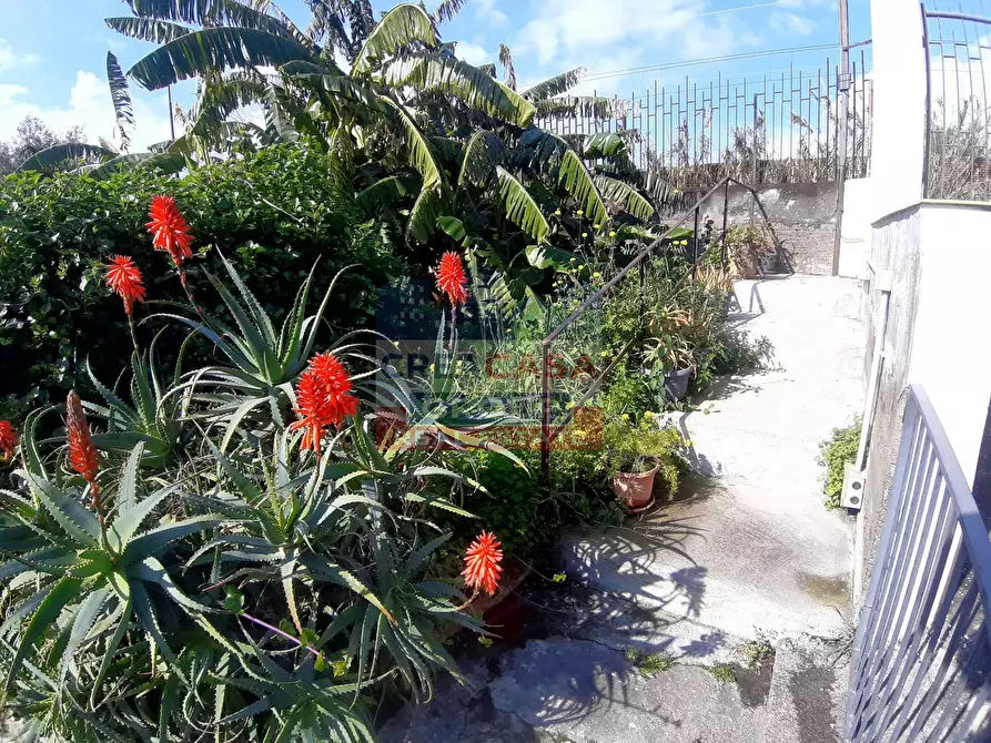 Immagine 2 di Casa semindipendente in vendita  in Via Consolare Valeria a Giardini-Naxos