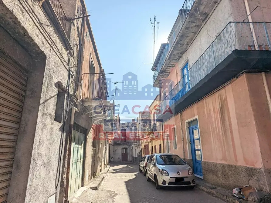 Immagine 5 di Palazzo in vendita  in via Pietro Ruffo a Calatabiano