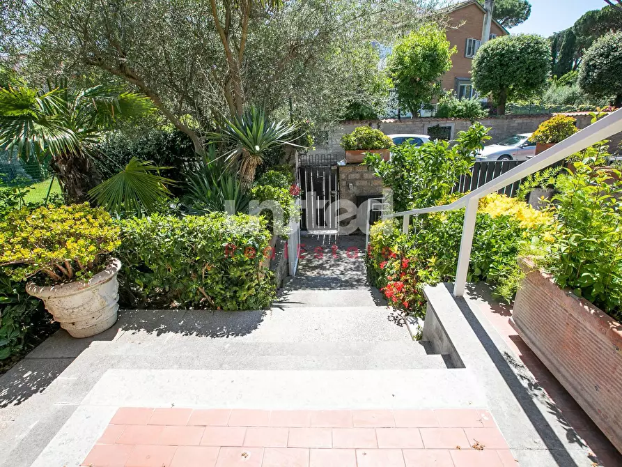 Immagine 22 di Villa in affitto  in Via Pisandro a Roma