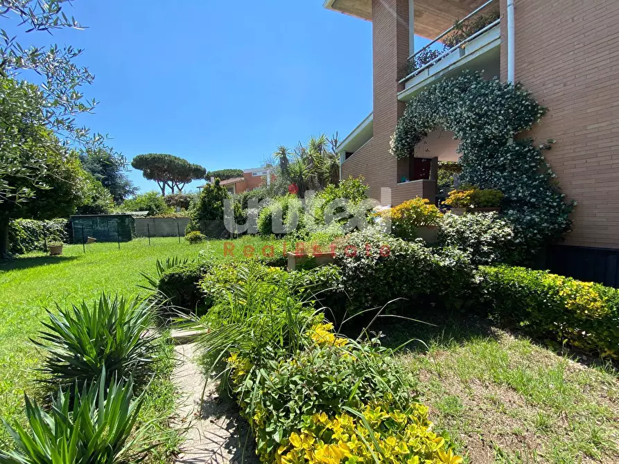 Immagine 24 di Villa in affitto  in Via Pisandro a Roma