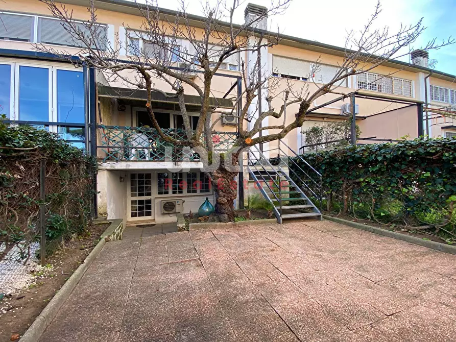 Immagine 26 di Villetta a schiera in vendita  in Viale Gorgia Di Leontini a Roma