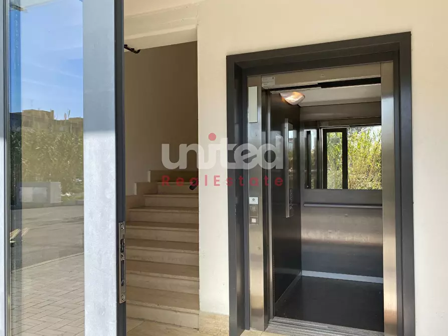 Immagine 2 di Appartamento in vendita  in via di macchia saponara a Roma