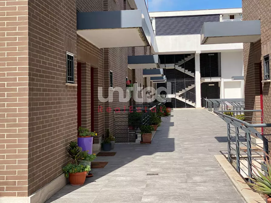 Immagine 5 di Appartamento in vendita  in via di macchia saponara a Roma