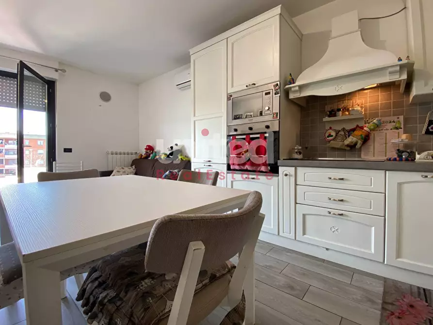 Immagine 11 di Appartamento in vendita  in via di macchia saponara a Roma