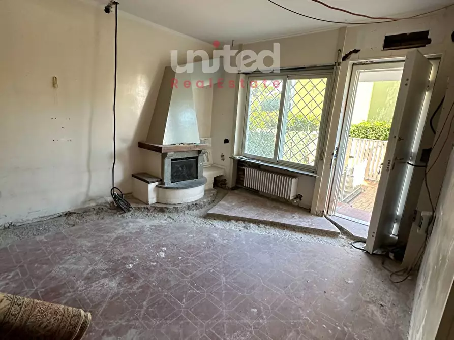 Immagine 9 di Villetta a schiera in vendita  in Via Marciano Di Eraclea a Roma