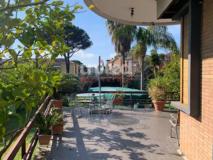Immagine 3 di Villa in vendita  in via alcmane a Roma