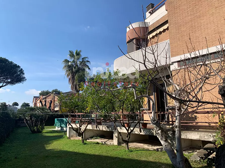 Immagine 2 di Villa in vendita  in via alcmane a Roma