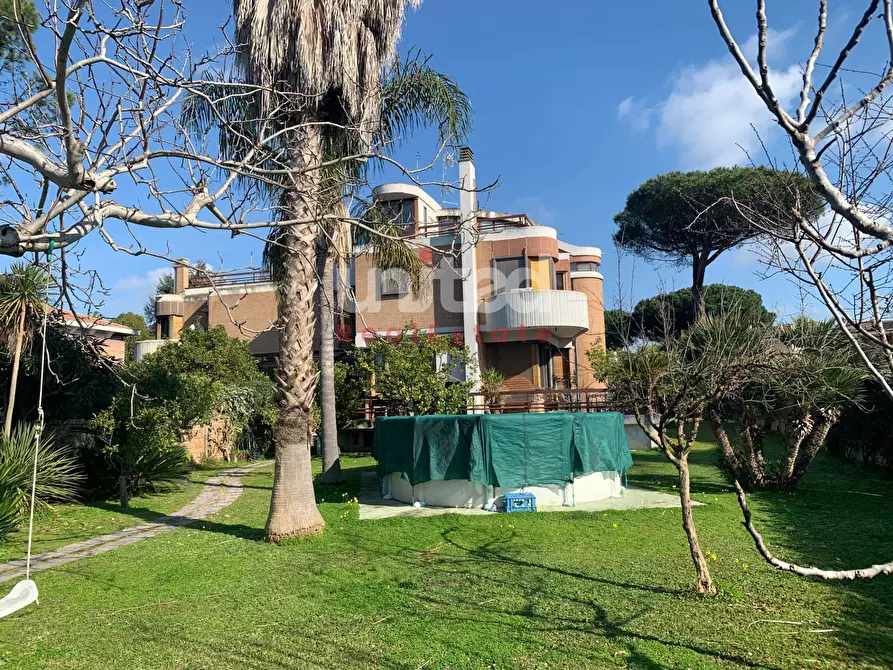 Immagine 4 di Villa in vendita  in via alcmane a Roma