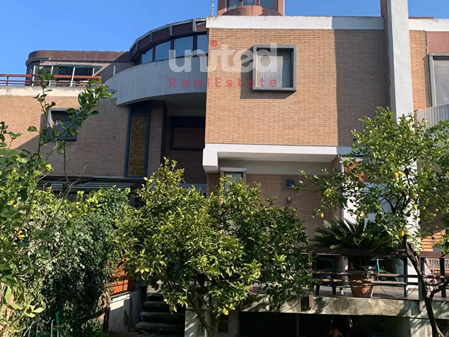 Immagine 6 di Villa in vendita  in via alcmane a Roma