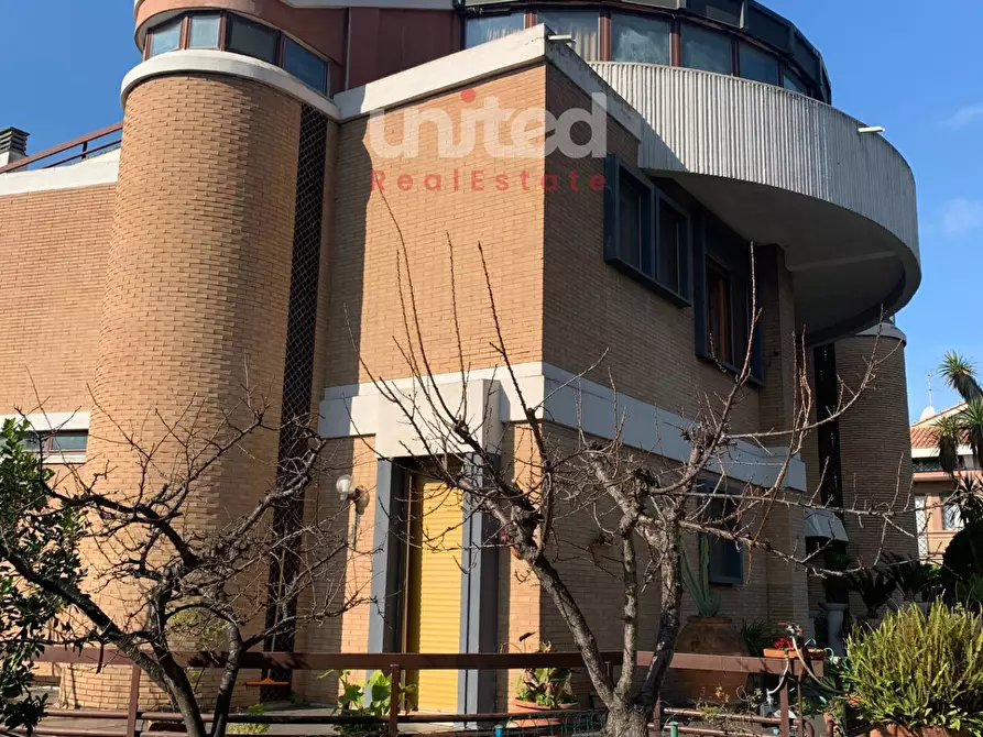 Immagine 5 di Villa in vendita  in via alcmane a Roma