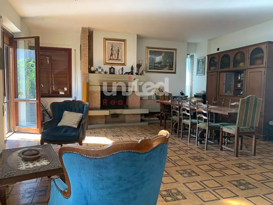 Immagine 8 di Villa in vendita  in via alcmane a Roma