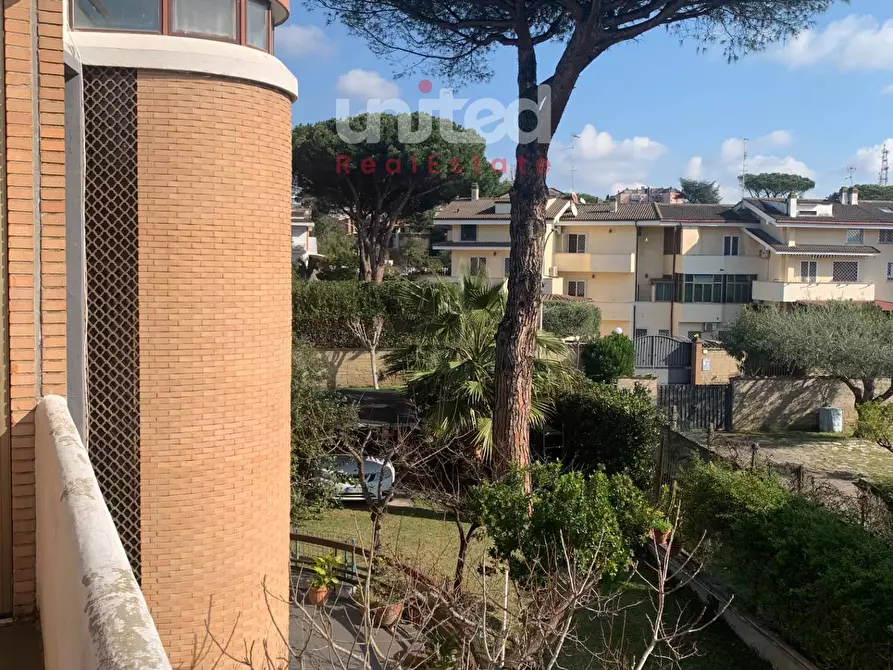 Immagine 10 di Villa in vendita  in via alcmane a Roma