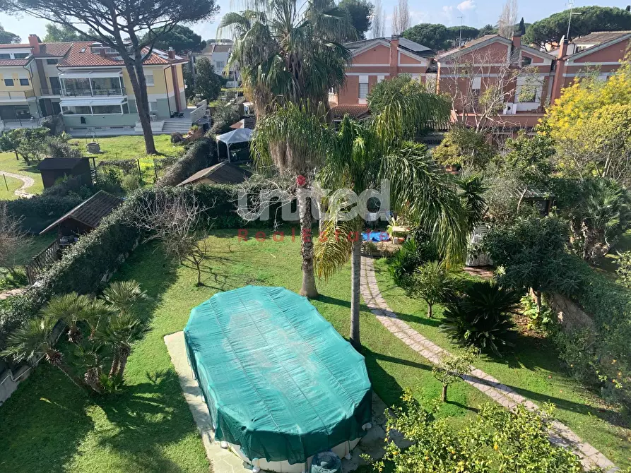 Immagine 11 di Villa in vendita  in via alcmane a Roma
