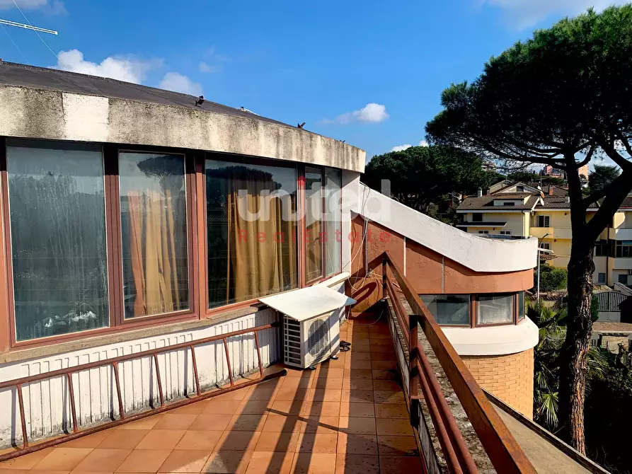 Immagine 14 di Villa in vendita  in via alcmane a Roma