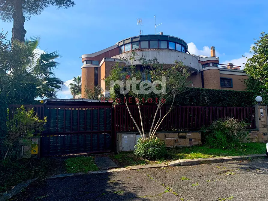 Immagine 15 di Villa in vendita  in via alcmane a Roma