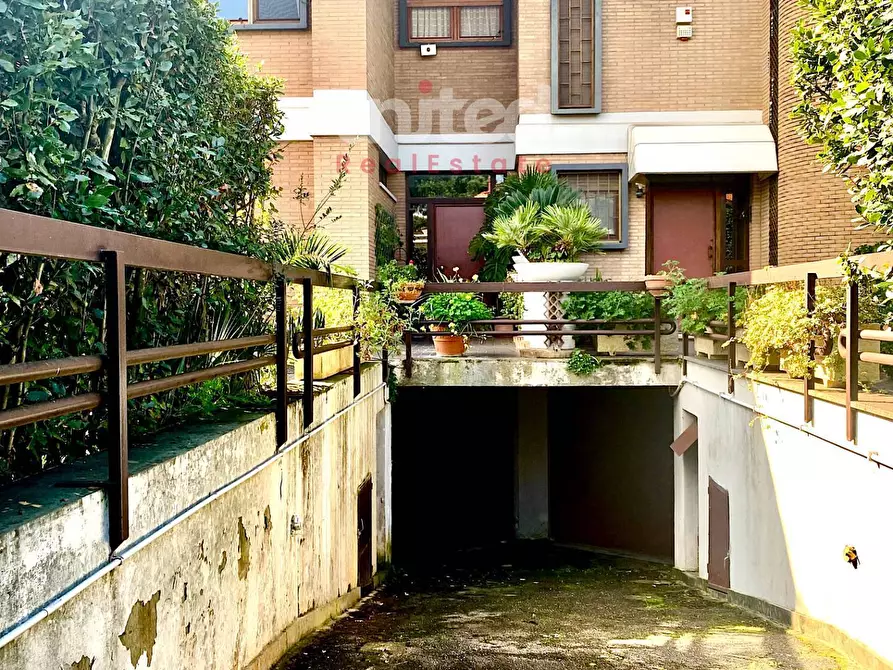 Immagine 16 di Villa in vendita  in via alcmane a Roma