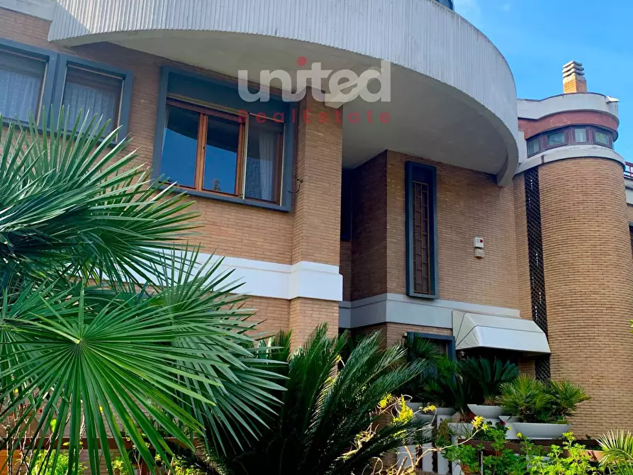 Immagine 17 di Villa in vendita  in via alcmane a Roma