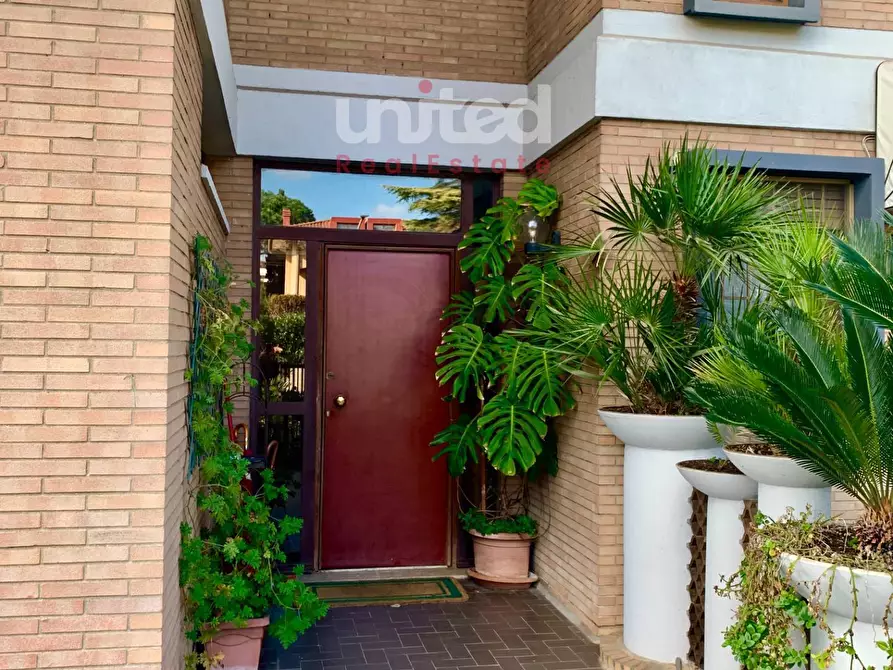Immagine 18 di Villa in vendita  in via alcmane a Roma
