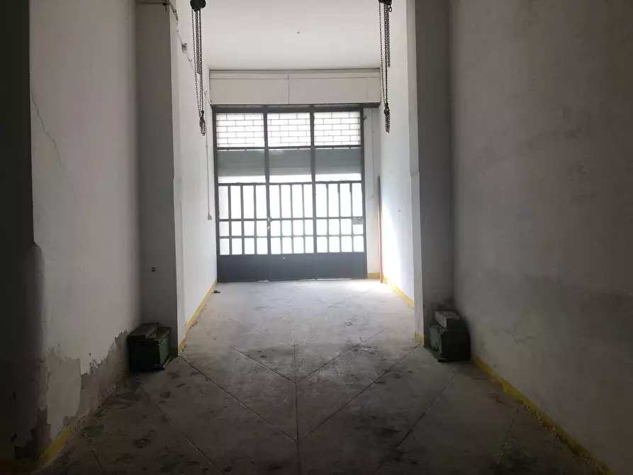 Immagine 13 di Locale commerciale in vendita  in Via Francesco Crispi a Palermo