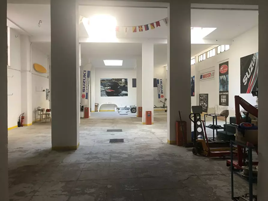 Immagine 16 di Locale commerciale in vendita  in Via Francesco Crispi a Palermo