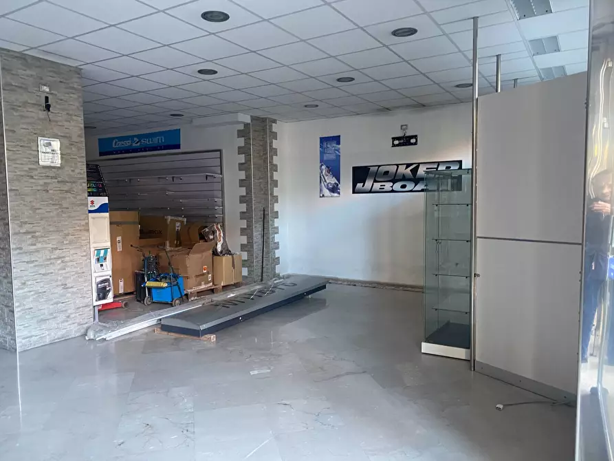 Immagine 3 di Locale commerciale in vendita  in Via Francesco Crispi a Palermo