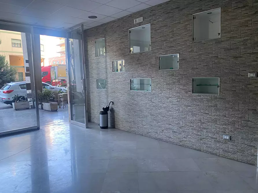 Immagine 5 di Locale commerciale in vendita  in Via Francesco Crispi a Palermo