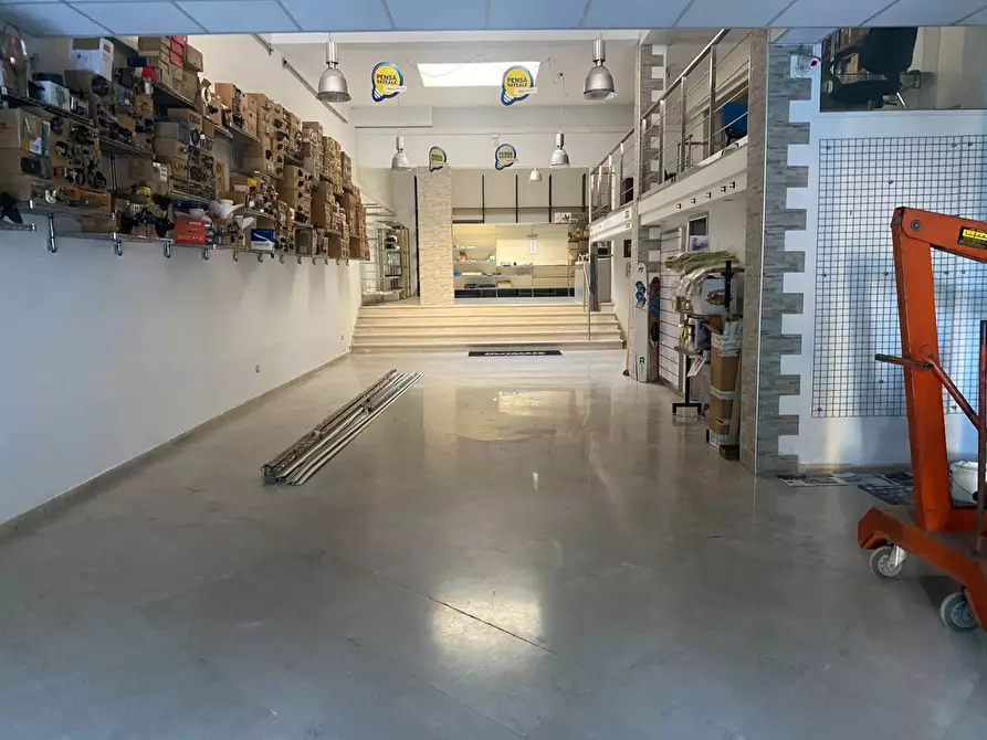 Immagine 7 di Locale commerciale in vendita  in Via Francesco Crispi a Palermo