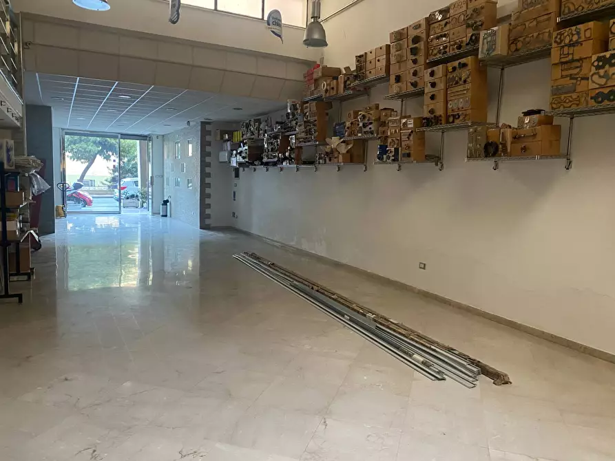 Immagine 6 di Locale commerciale in vendita  in Via Francesco Crispi a Palermo