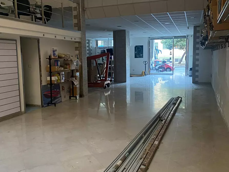 Immagine 8 di Locale commerciale in vendita  in Via Francesco Crispi a Palermo