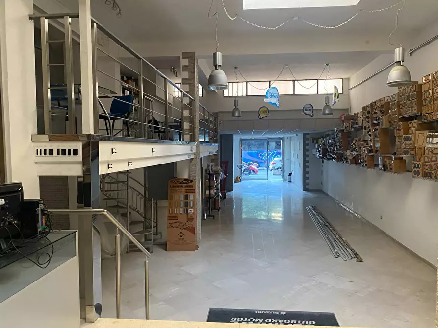 Immagine 10 di Locale commerciale in vendita  in Via Francesco Crispi a Palermo