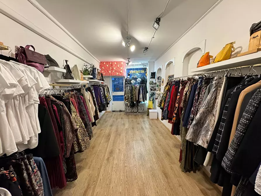 Immagine 12 di Negozio in affitto  in Corso Di Porta Ticinese a Milano