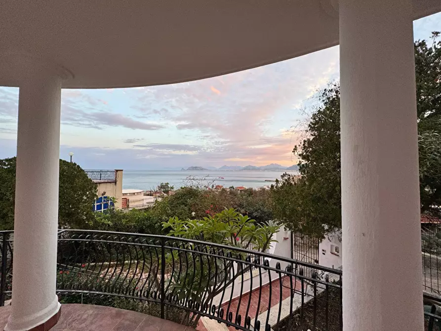 Immagine 1 di Villa in vendita  in Lungomare Cristoforo Colombo a Palermo