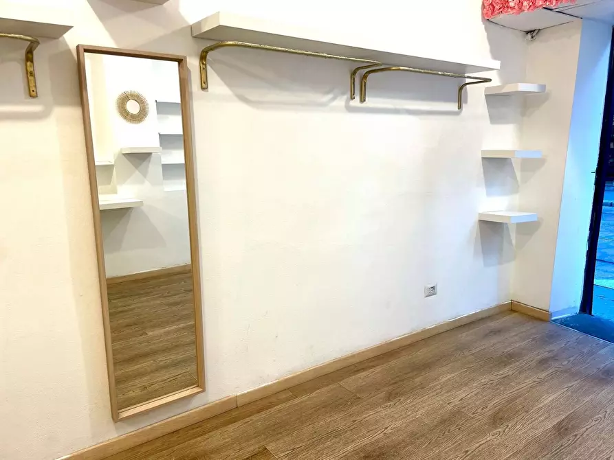 Immagine 9 di Negozio in affitto  in Corso Di Porta Ticinese a Milano