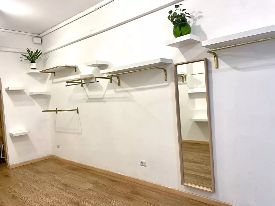 Immagine 10 di Negozio in affitto  in Corso Di Porta Ticinese a Milano