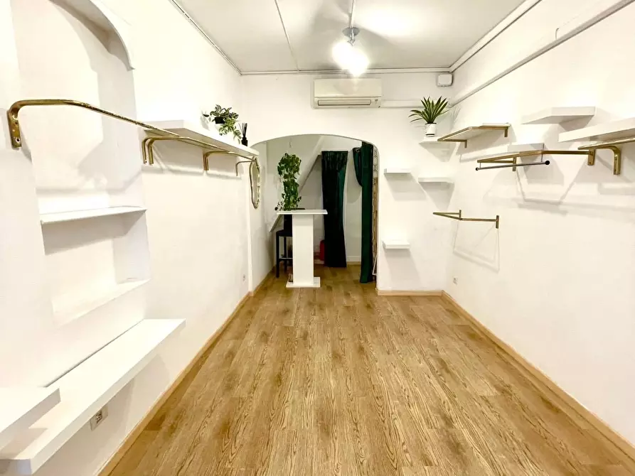 Immagine 8 di Negozio in affitto  in Corso Di Porta Ticinese a Milano
