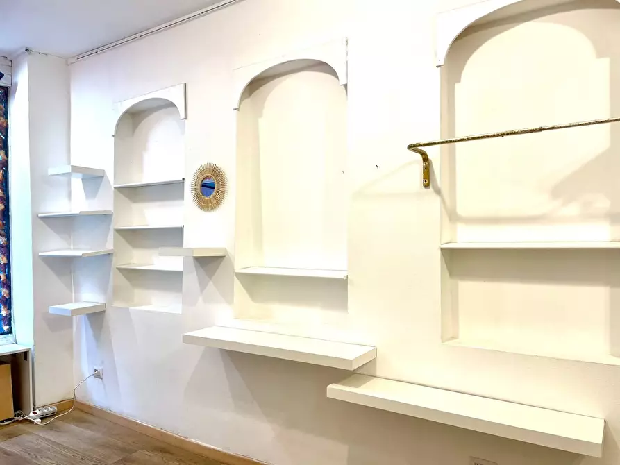 Immagine 11 di Negozio in affitto  in Corso Di Porta Ticinese a Milano