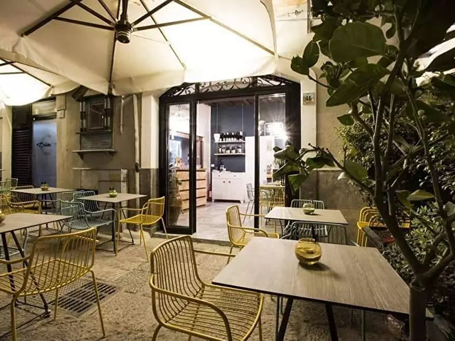 Immagine 1 di Locale commerciale in affitto  in Via Cassari a Palermo