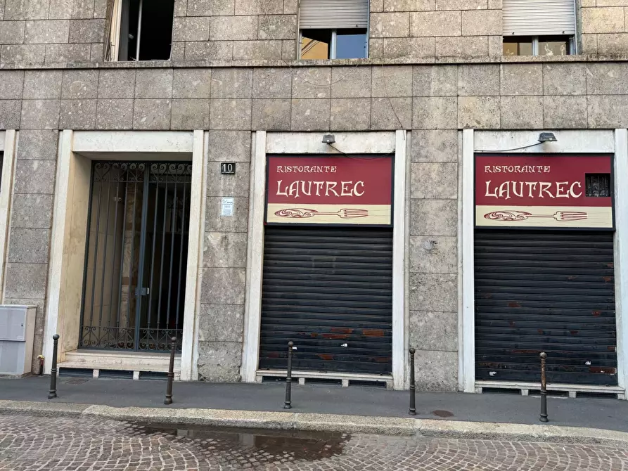 Immagine 3 di Locale commerciale in affitto  in Piazza Mentana a Milano