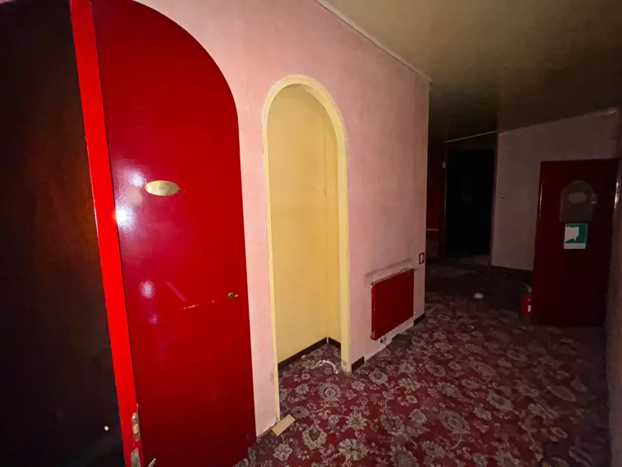 Immagine 5 di Locale commerciale in affitto  in Piazza Mentana a Milano