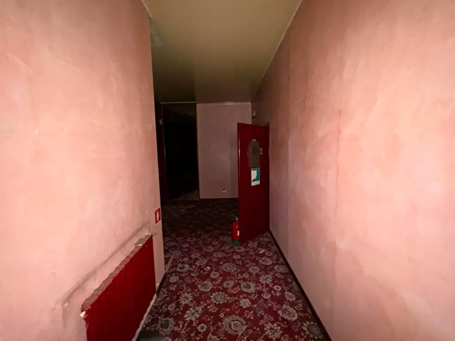 Immagine 6 di Locale commerciale in affitto  in Piazza Mentana a Milano