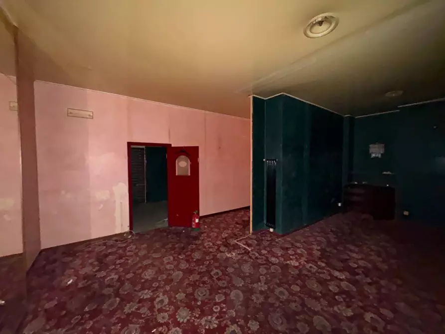 Immagine 8 di Locale commerciale in affitto  in Piazza Mentana a Milano