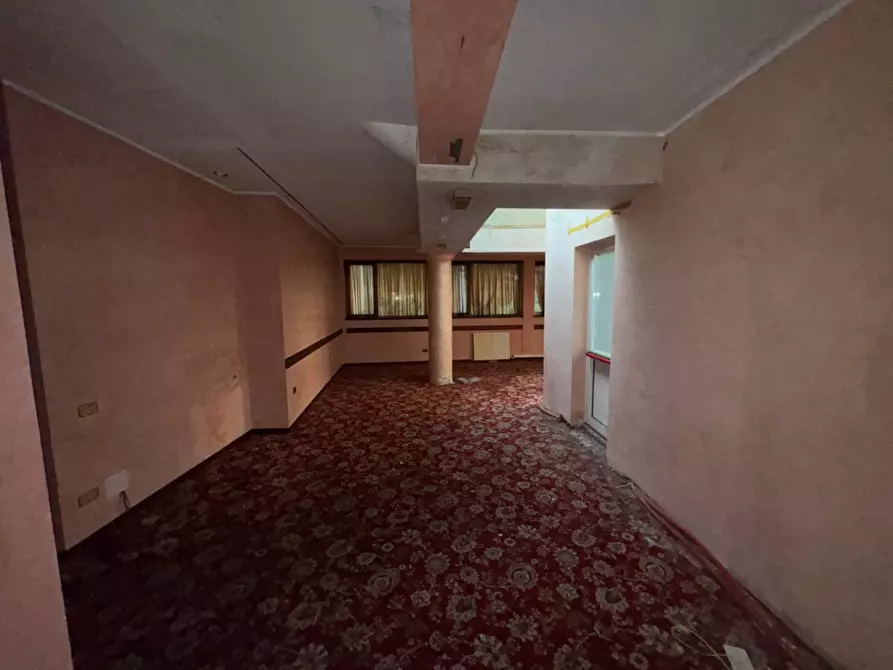 Immagine 13 di Locale commerciale in affitto  in Piazza Mentana a Milano