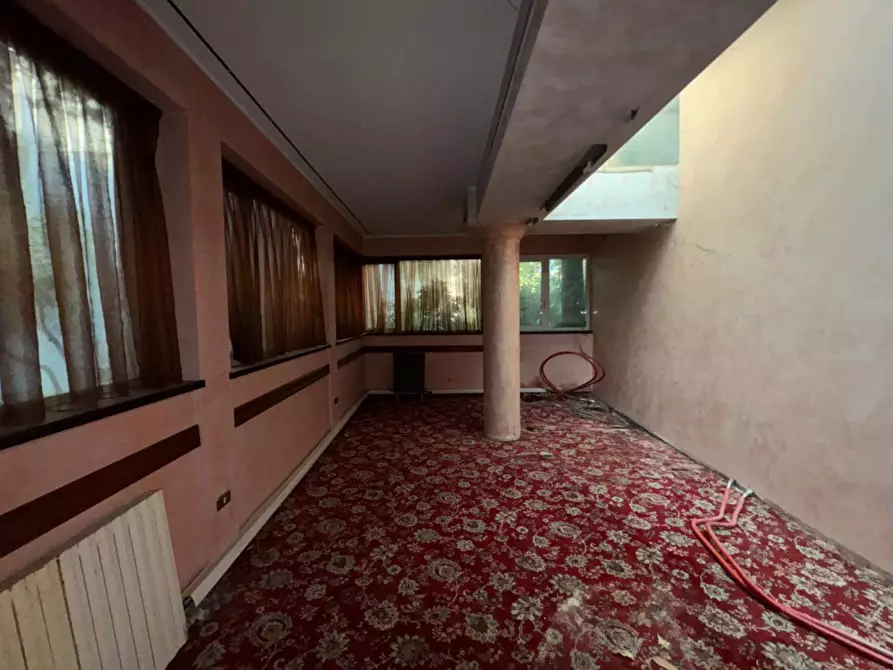 Immagine 16 di Locale commerciale in affitto  in Piazza Mentana a Milano