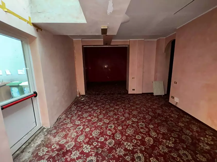 Immagine 17 di Locale commerciale in affitto  in Piazza Mentana a Milano