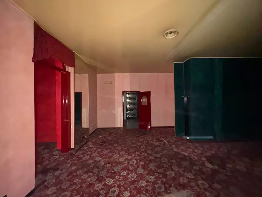 Immagine 20 di Locale commerciale in affitto  in Piazza Mentana a Milano