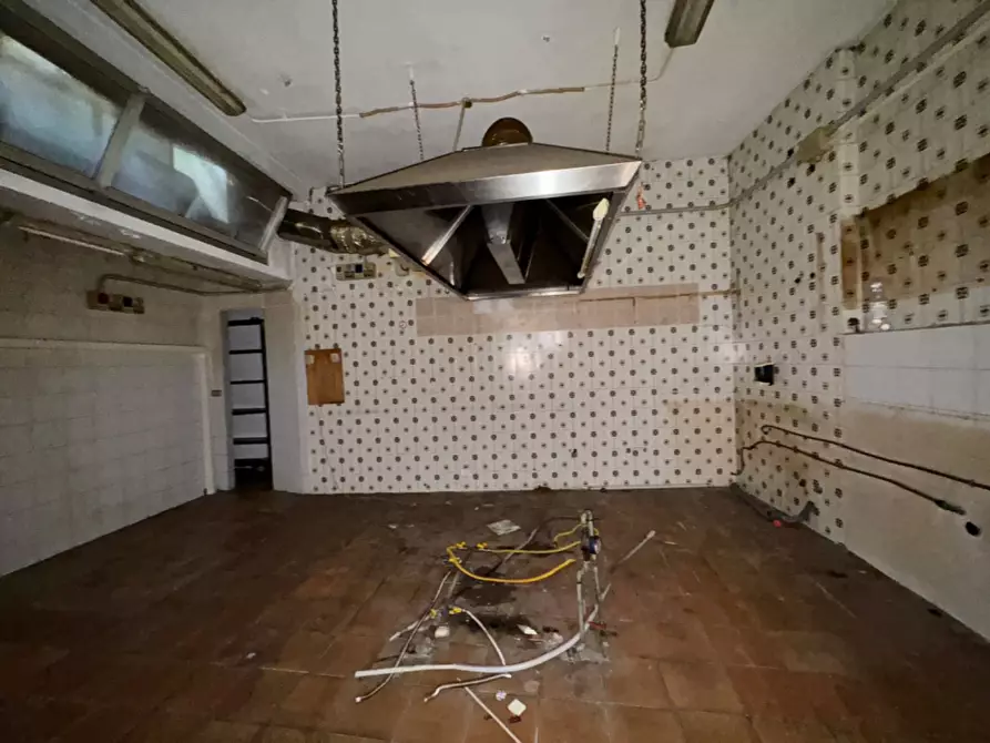 Immagine 24 di Locale commerciale in affitto  in Piazza Mentana a Milano