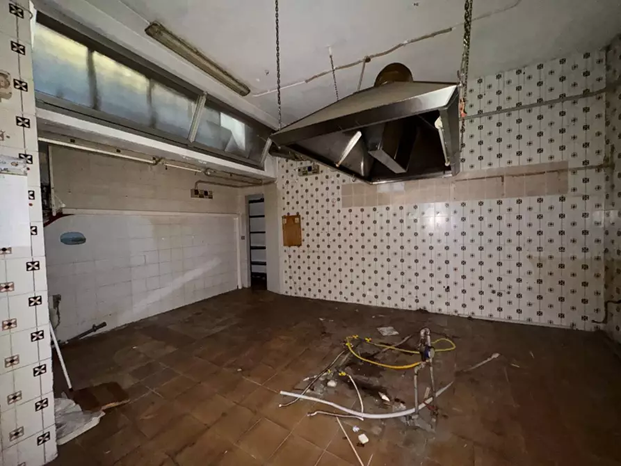 Immagine 25 di Locale commerciale in affitto  in Piazza Mentana a Milano