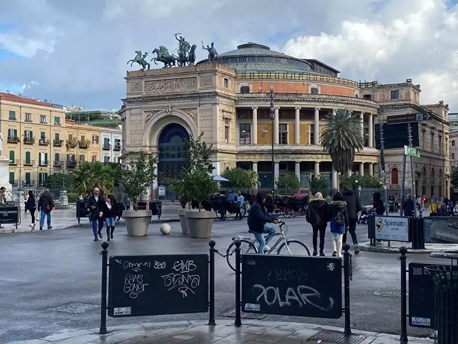 Immagine 2 di Attività commerciale in affitto  in Piazzetta Francesco Bagnasco a Palermo