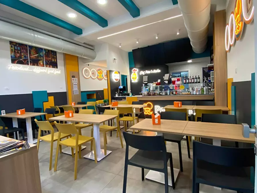 Immagine 10 di Attività commerciale in affitto  in Piazzetta Francesco Bagnasco a Palermo